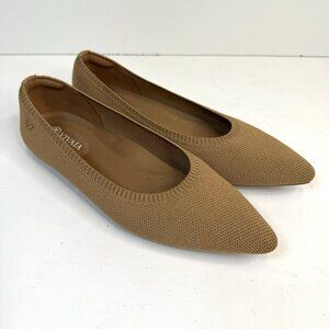 Vivaia Women's Tan Flats